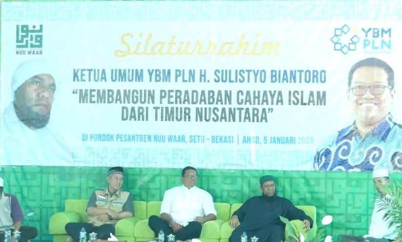 Silaturrahmi ke Pesantren Nuu Waar AFKN, Ketua Umum YBM PLN Serahkan Bantuan Beasiswa Pendidikan